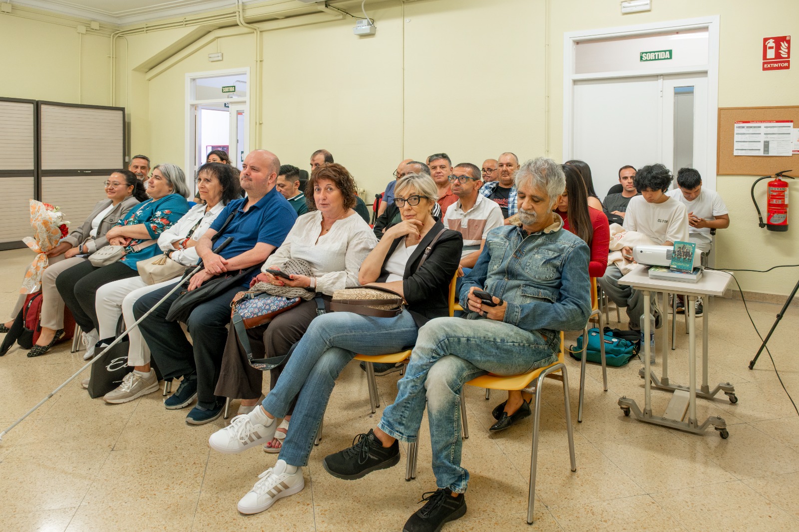Público asistente a la primera presentación del libro Yadi en el mundo en Tarragona en 2025