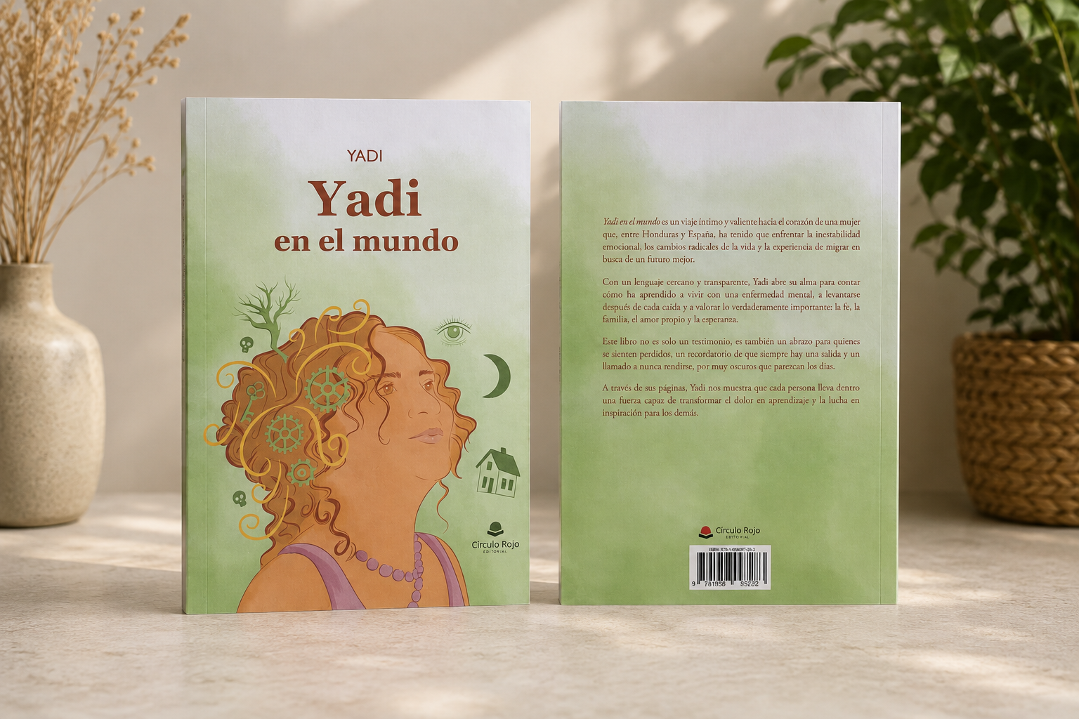 Portada y contraportada del libro Yadi en el Mundo